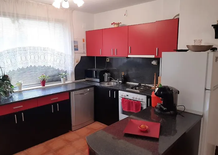 градина Nyaraló Aheloj